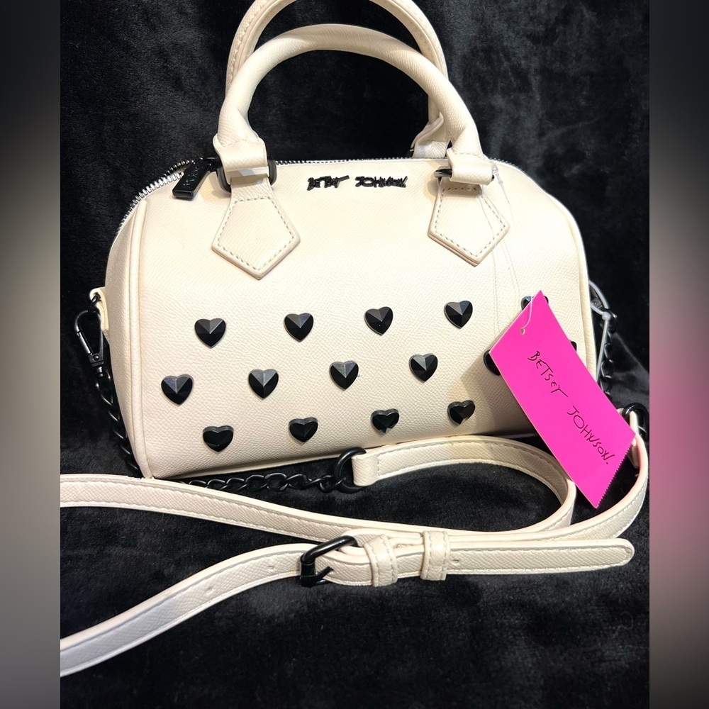 🖤🖤 BETSEY JOHNSON SUPER CUTE XO JEAN BARREL SHAPE CROSSBODY TOTE🖤🖤NWT